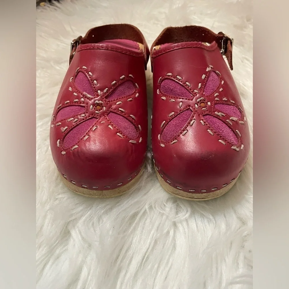 Hanna Andersson little girl clogs leather upper size 2